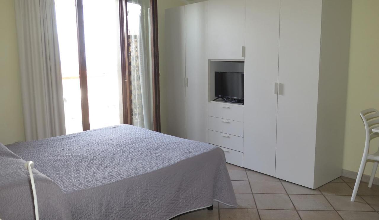 Residenza Turistico Alberghiera Corallo Кастильоне-делла-Пеская Экстерьер фото